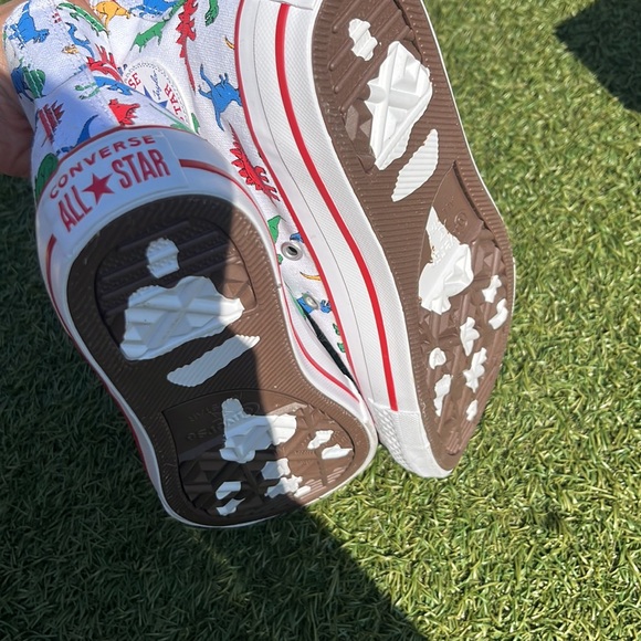 Limited edition unisex Dino Converse sz 5 Youth - Picture 4 of 9